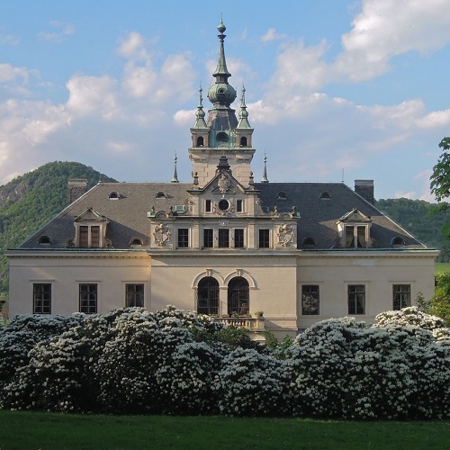 Kolej Jinak - Zámek Velké Březno